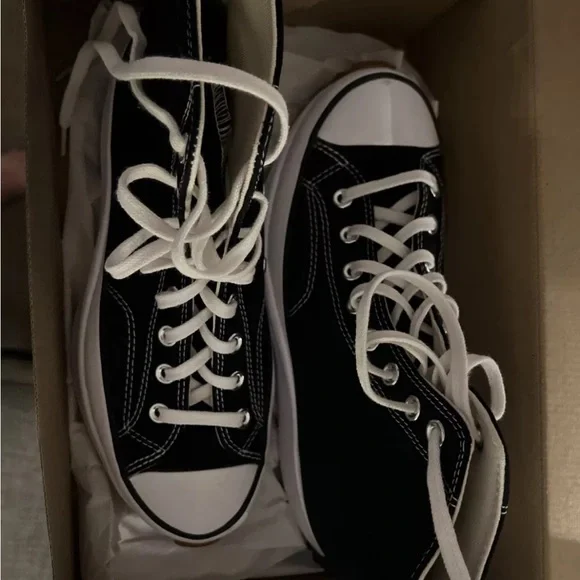 Worn Twice! Unisex converse run star Women’s 10.5/ Men’s 9 - Picture 4 of 6